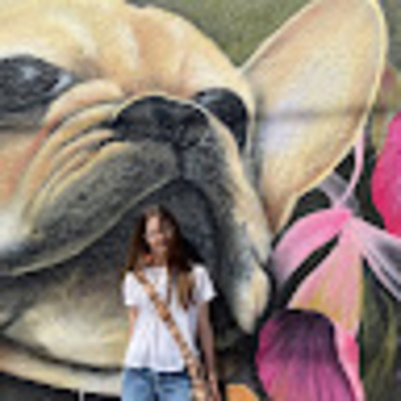 Profile Picture of Frances Ryan (@francesryan827) on Poshmark