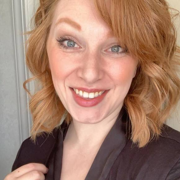 Profile Picture of Amanda Schooling (@amandaschooling) on Poshmark