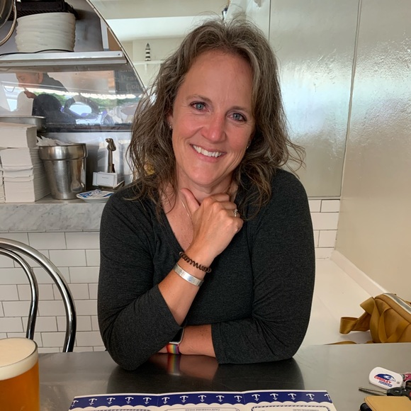 Profile Picture of Rebecca Reaver (@rebeccareaver) on Poshmark