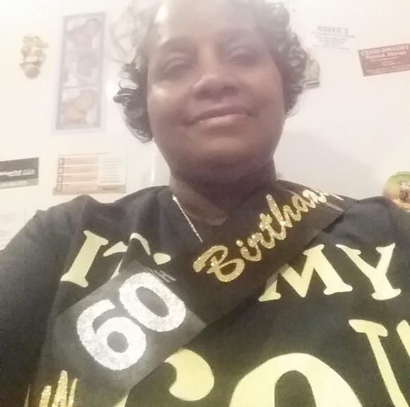 Profile Picture of Debra Hayes (@dafoutner) on Poshmark