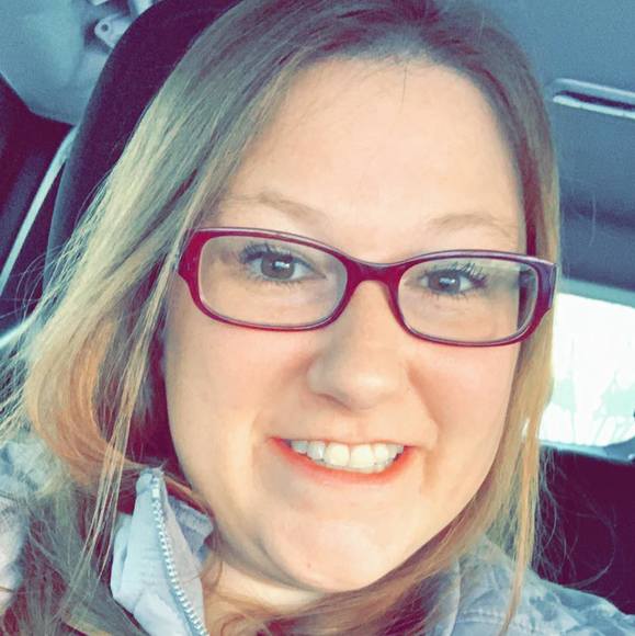 Profile Picture of Rose Niles (@rose_niles) on Poshmark