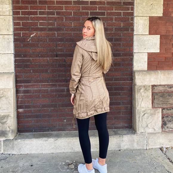 Profile Picture of Shay Thomas (@shaythomas378) on Poshmark