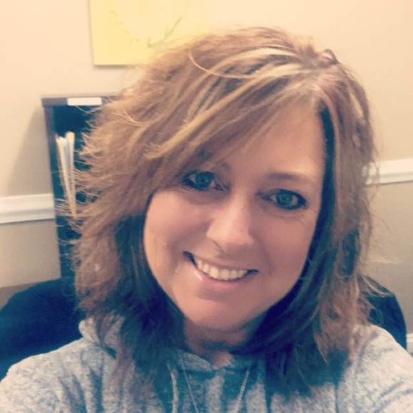 Profile Picture of Anb Molohon (@81325ruby) on Poshmark