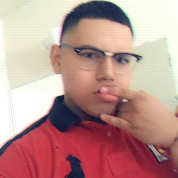 Profile Picture of Juan Miranda (@juanmiranda1808) on Poshmark