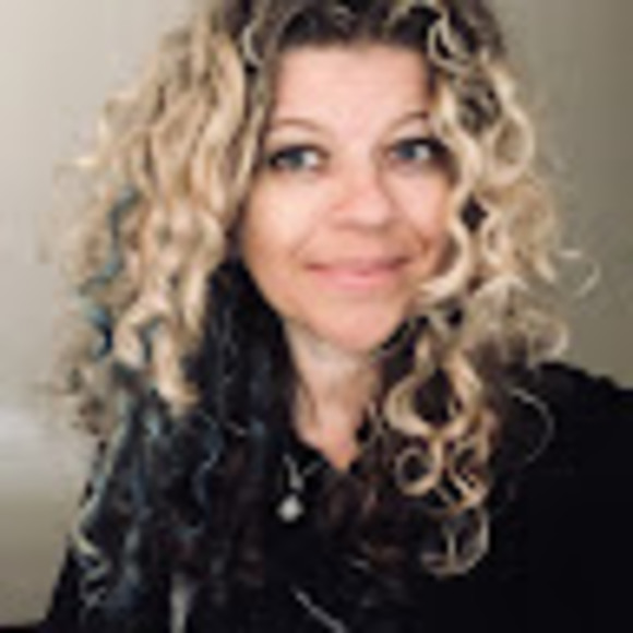 Profile Picture of Mari Levitan (@marilevitan) on Poshmark