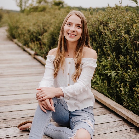 Profile Picture of Emily Heltman (@emilyheltman) on Poshmark