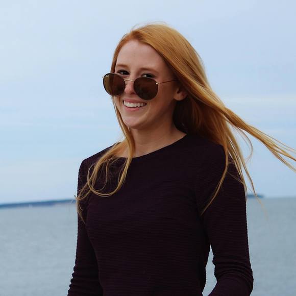 Profile Picture of Isabella Scarmack (@bellascarz) on Poshmark