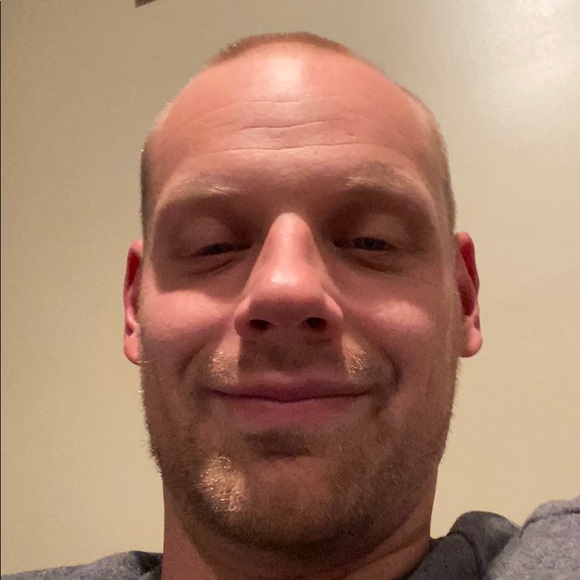 Profile Picture of Joe Brown (@josephmbrown07) on Poshmark