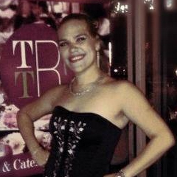 Profile Picture of Lisa Antler (@lisaantler) on Poshmark