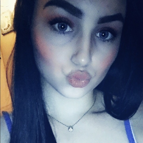 Profile Picture of Baylee Savell (@behlei) on Poshmark