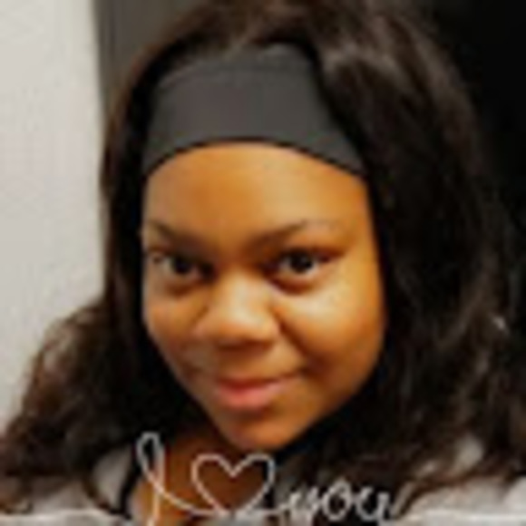 Profile Picture of Kiwana Lamarre (@kwanalamarre) on Poshmark