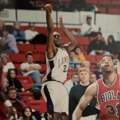Profile Picture of Chris Hight (@3pointlegend213) on Twitter
