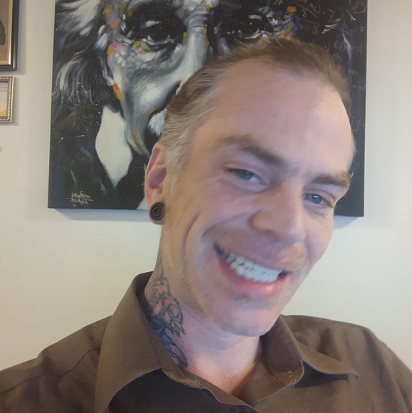 Profile Picture of Brad Samuelson (@bradsamuelson) on Poshmark