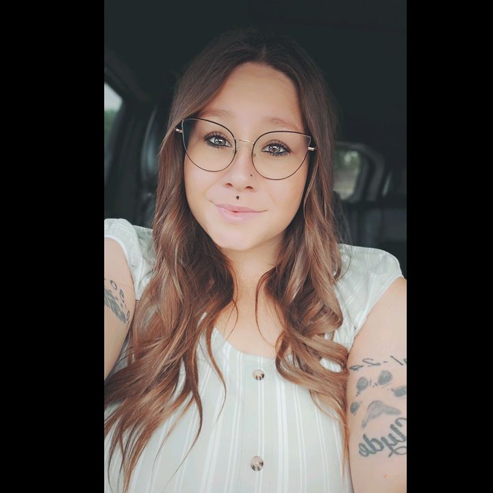 Profile Picture of Danielle Bugay (@dee.bugay) on Tiktok