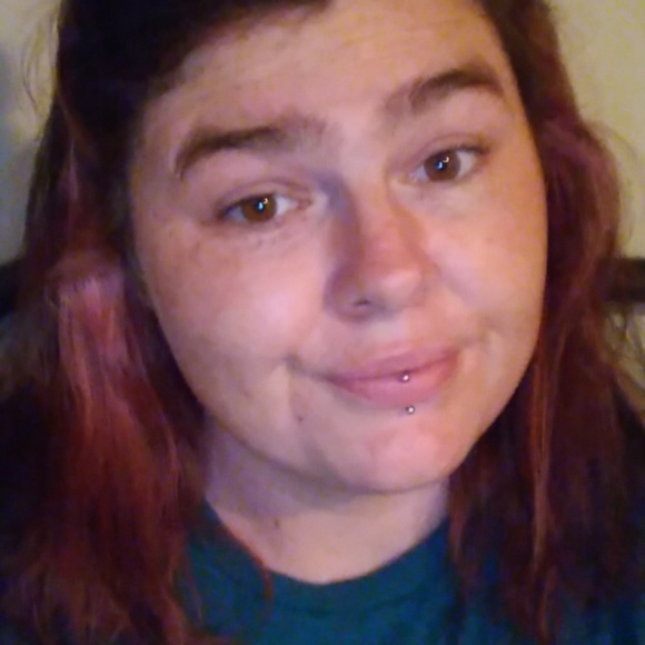 Profile Picture of Stephanie Faulk (@stephanie_faulk) on Poshmark