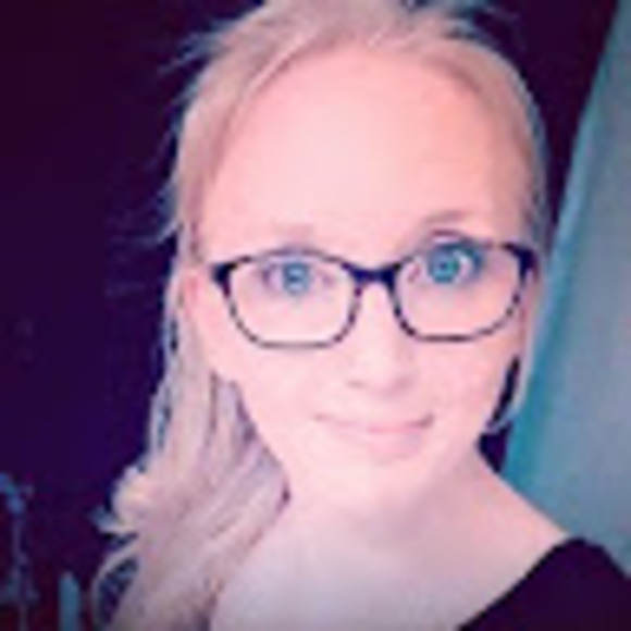 Profile Picture of Andrea Bentley (@andreabentle165) on Poshmark