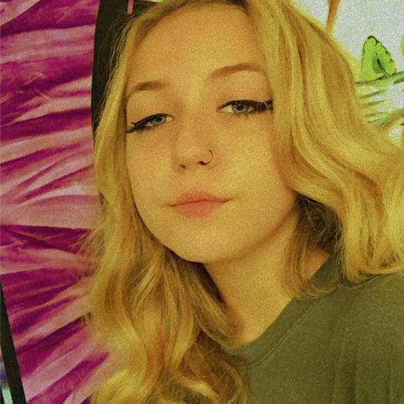 Profile Picture of Lilyth Binkerd (@lilythstarr) on Poshmark