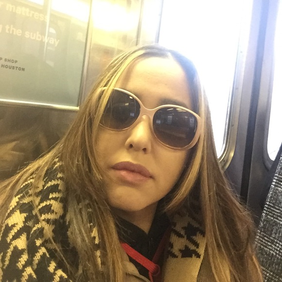 Profile Picture of Teresa Alba (@teresaalba) on Poshmark