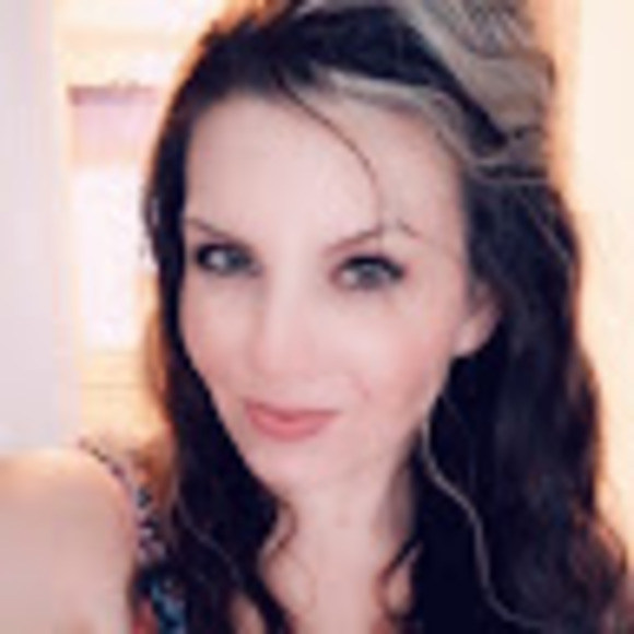 Profile Picture of Pamela Walker (@pamelawalker731) on Poshmark