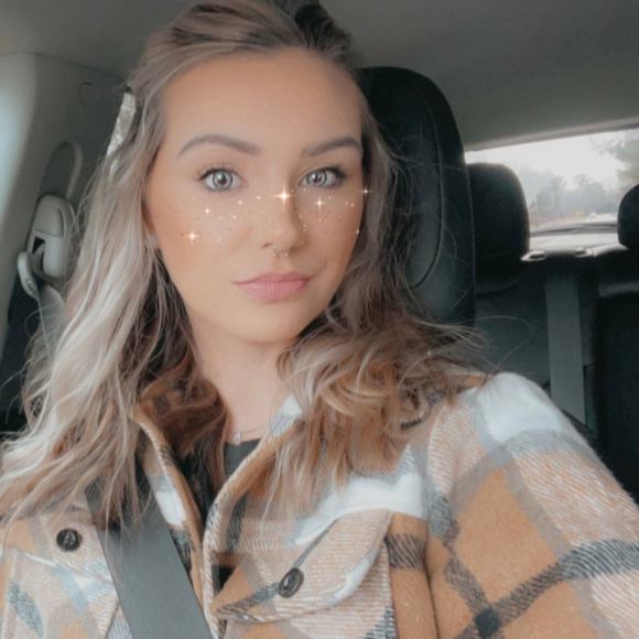 Profile Picture of Jessica Haff (@jessicahaff) on Poshmark