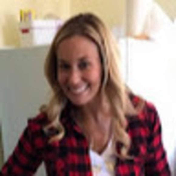 Michelle Colantuoni - Poshmark Profile Picture of Michelle Colantuoni (@mcolantuoni28) on Poshmark