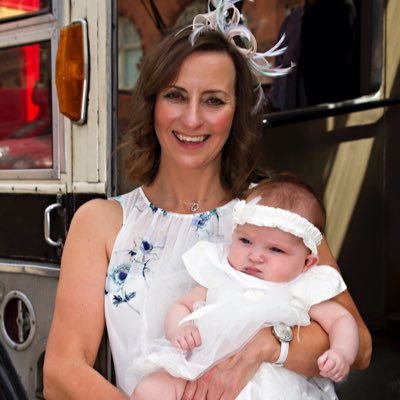 Profile Picture of Suzanne James (@sznnja) on Twitter