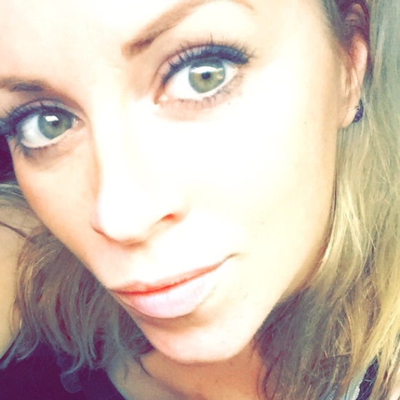 Profile Picture of Ulrike Leistner (@uleistner5381) on Poshmark