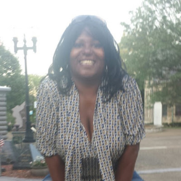 Profile Picture of Joyce Jefferson (@hotpants7777) on Poshmark