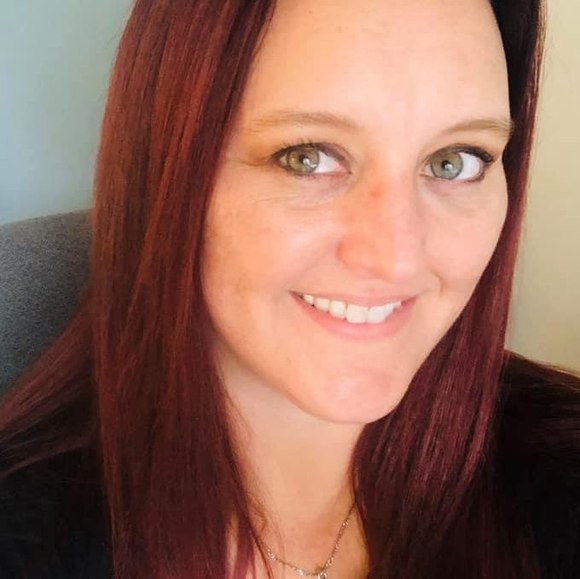 Profile Picture of Toni Steele (@hillbillie1995) on Poshmark