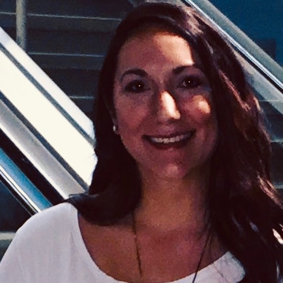 Kerri Antonoplos - Poshmark Profile Picture of Kerri Antonoplos (@kerriantonoplos) on Poshmark