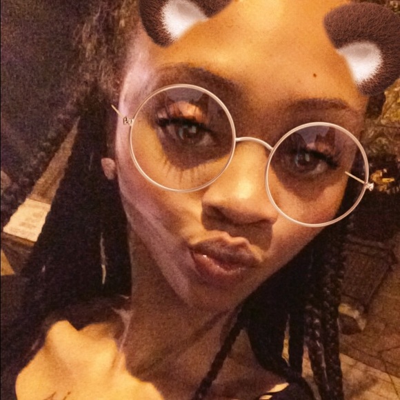 Profile Picture of Devon Booth (@devanbooth1030) on Poshmark