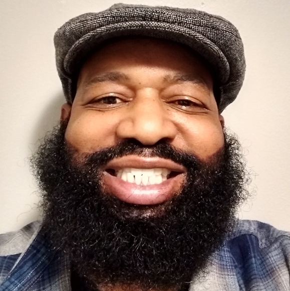 Profile Picture of Deaux Veaux (@mindpower329) on Poshmark