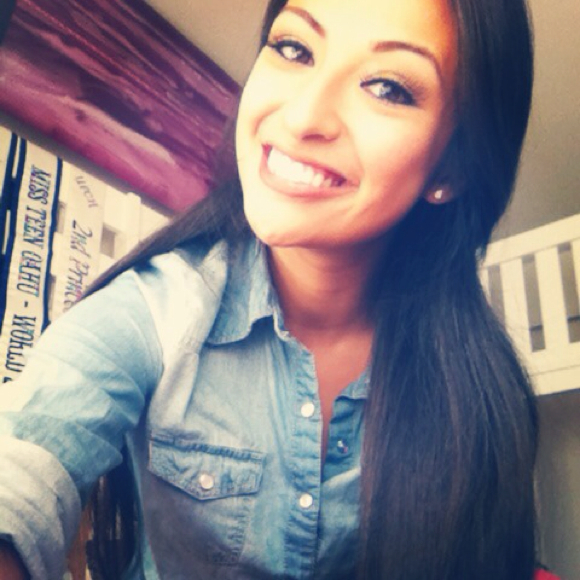 Profile Picture of Gabrielle Reznik (@gabbykialani) on Poshmark