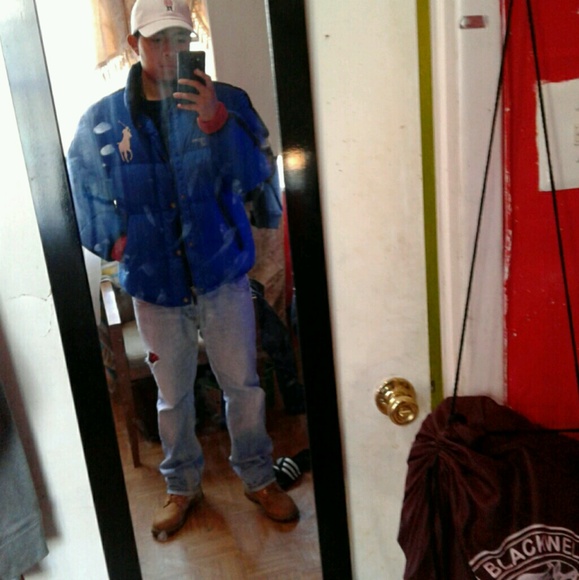 Profile Picture of Luis Vivar (@luisv98) on Poshmark