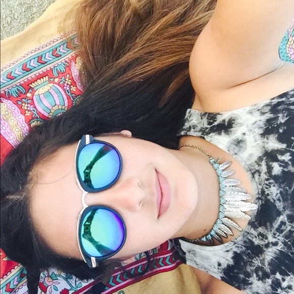 Profile Picture of Fabi Martinez (@fmartinez11) on Poshmark