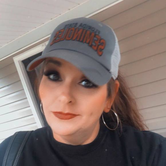 Profile Picture of Heather Harcus (@heatherharcus) on Poshmark