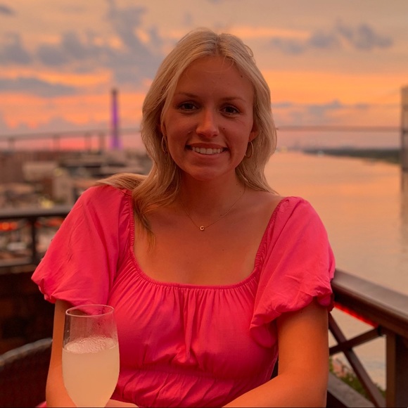 Profile Picture of Baylie Cluck (@bayliecluck) on Poshmark