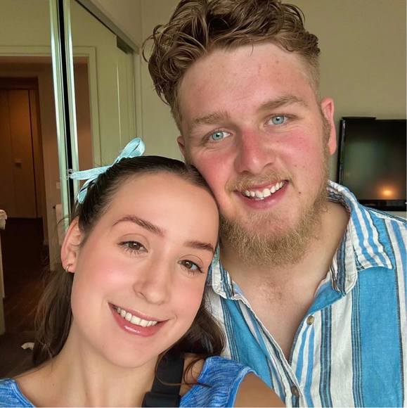 Profile Picture of Rhianna Theinert (@rhianna0433) on Poshmark