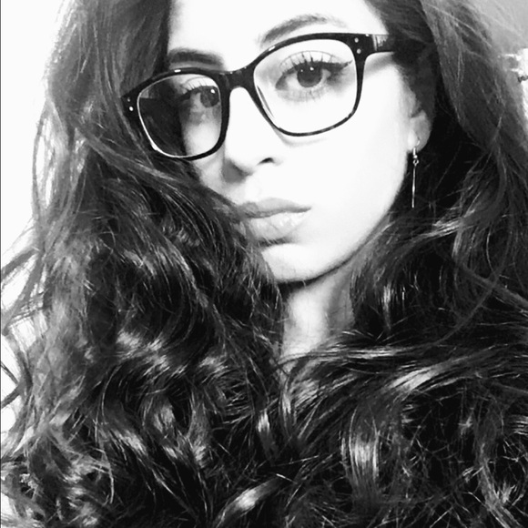 Profile Picture of Falestine Abdelmuti (@fufu32) on Poshmark