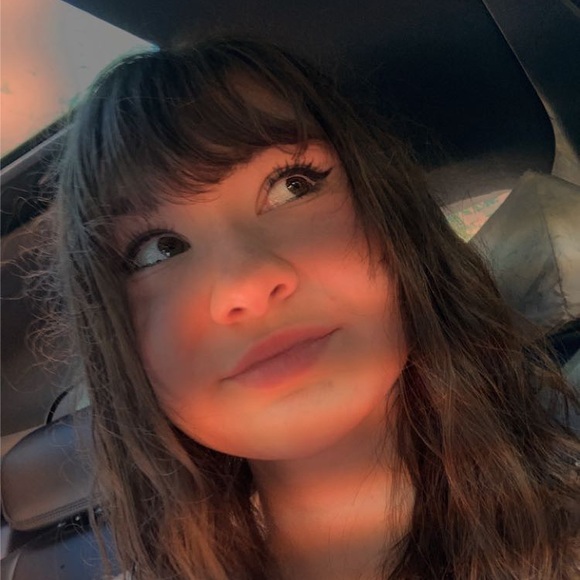 Profile Picture of Larkin Smith (@larkinsmith128) on Poshmark