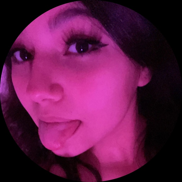 Profile Picture of Rachel Wieting (@rachelwieting) on Poshmark