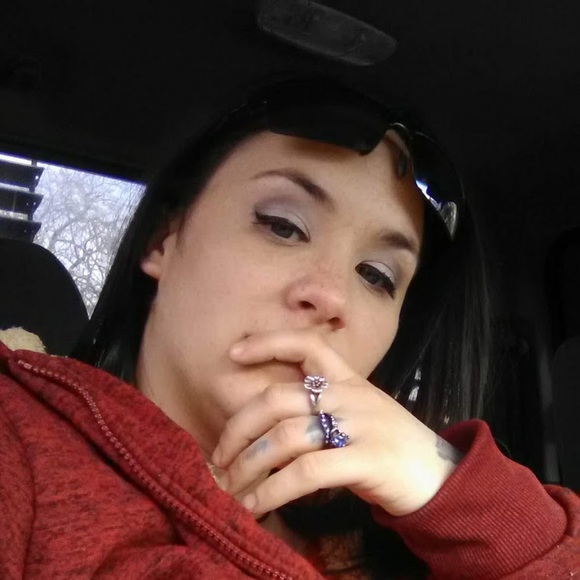 Profile Picture of Keli Hunter (@kelihunter4683) on Poshmark