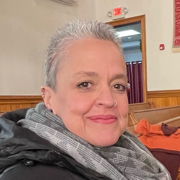 Profile Picture of Lisa Mcconchie (@nyleesa2006) on Poshmark