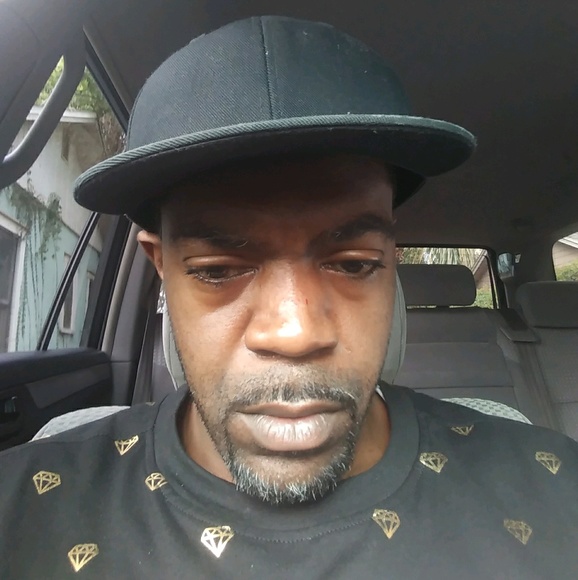 Profile Picture of Bryan Bradley (@leshunneil82) on Poshmark