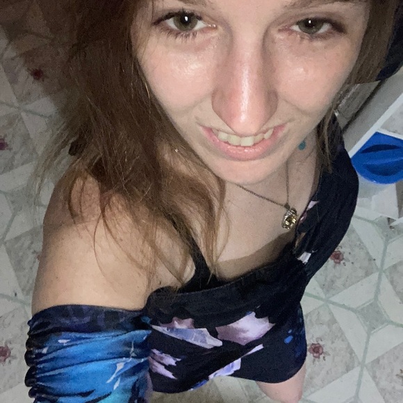 Profile Picture of Amanda Clifford (@mandiclifford) on Poshmark