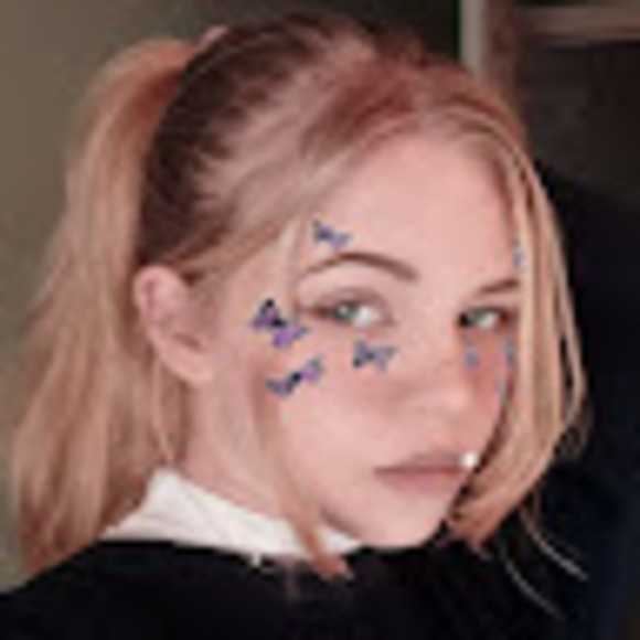 Profile Picture of Shelby Deault (@shelbydeault) on Poshmark