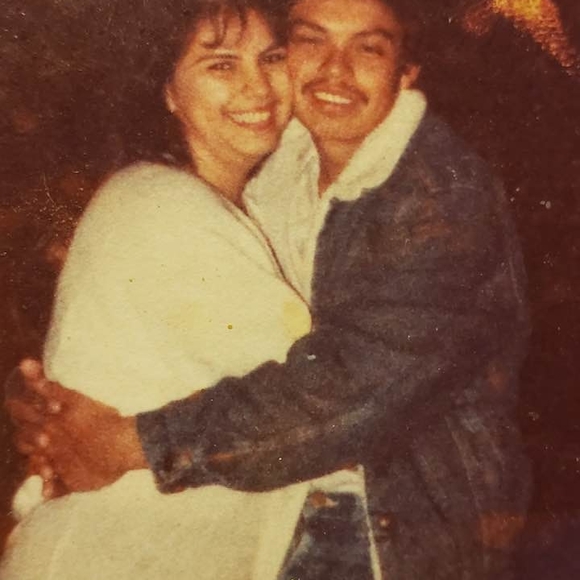 Profile Picture of Alexi Leos (@candileos) on Poshmark