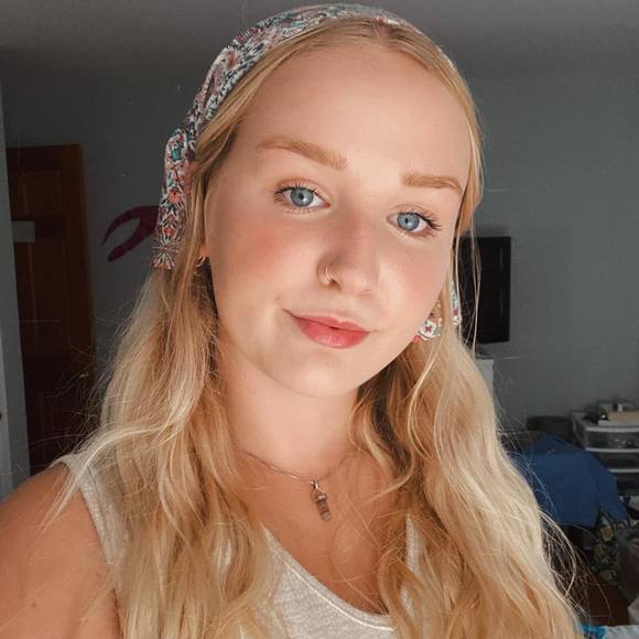 Profile Picture of Olivia Filanowski (@ofilanowski) on Poshmark