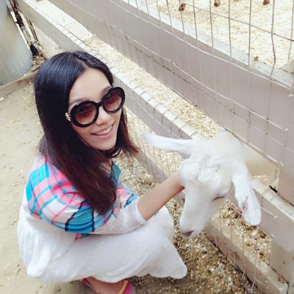 Profile Picture of Qing Li (@sunnieli) on Poshmark