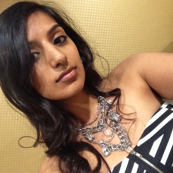 Profile Picture of Nida Hussain (@nidahussain215) on Poshmark